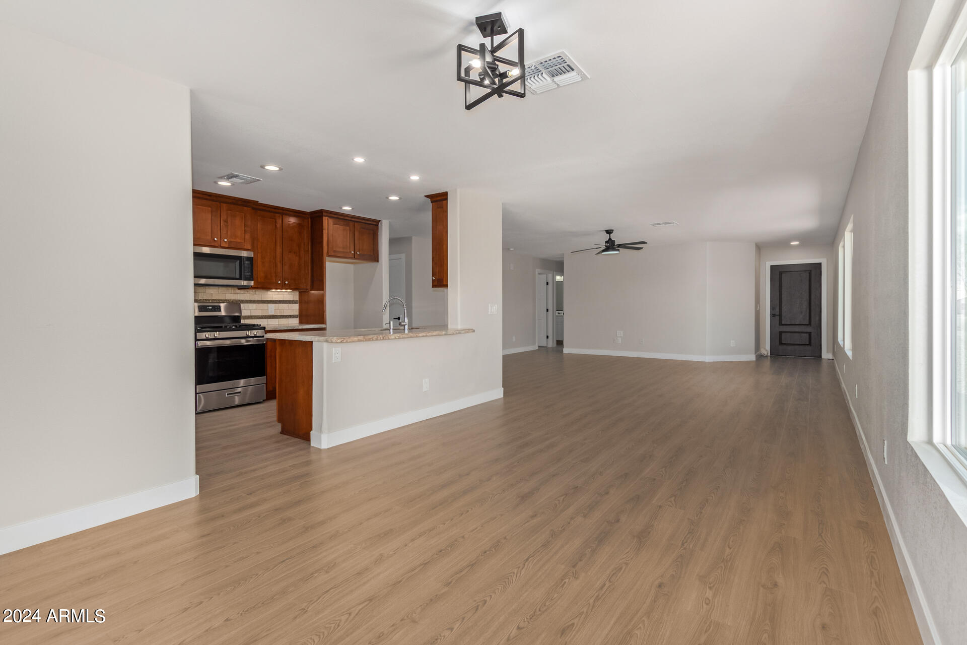 16196 West Adams Street Goodyear, AZ 85338 - Photo 7 of 26 10 - Adams 16196