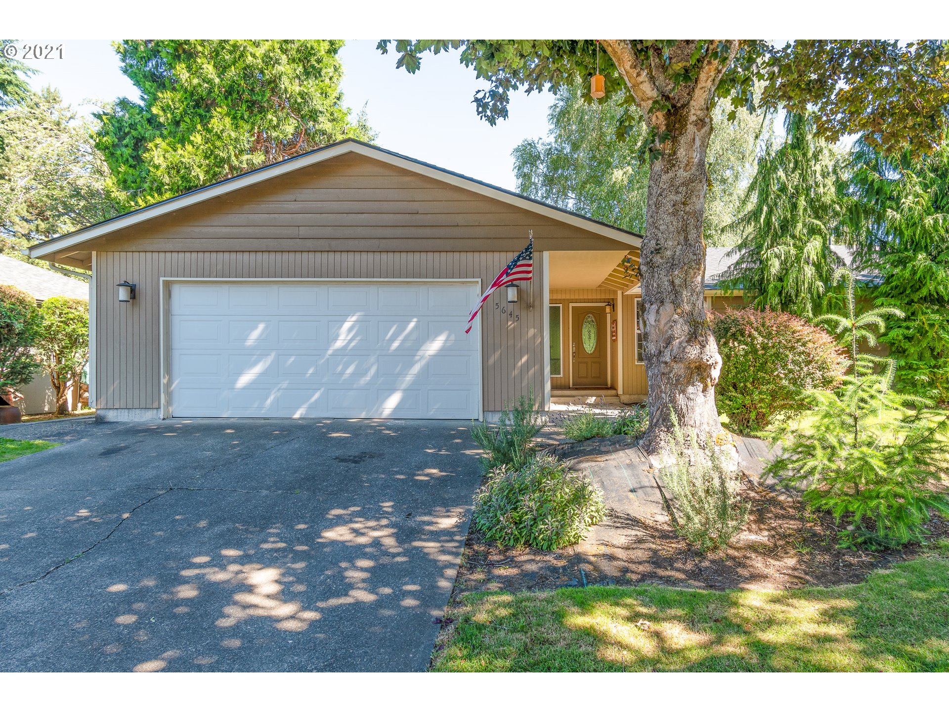 5645 Finch Drive Longview, WA 98632 - Photo 2 of 31 Gallery Image 2