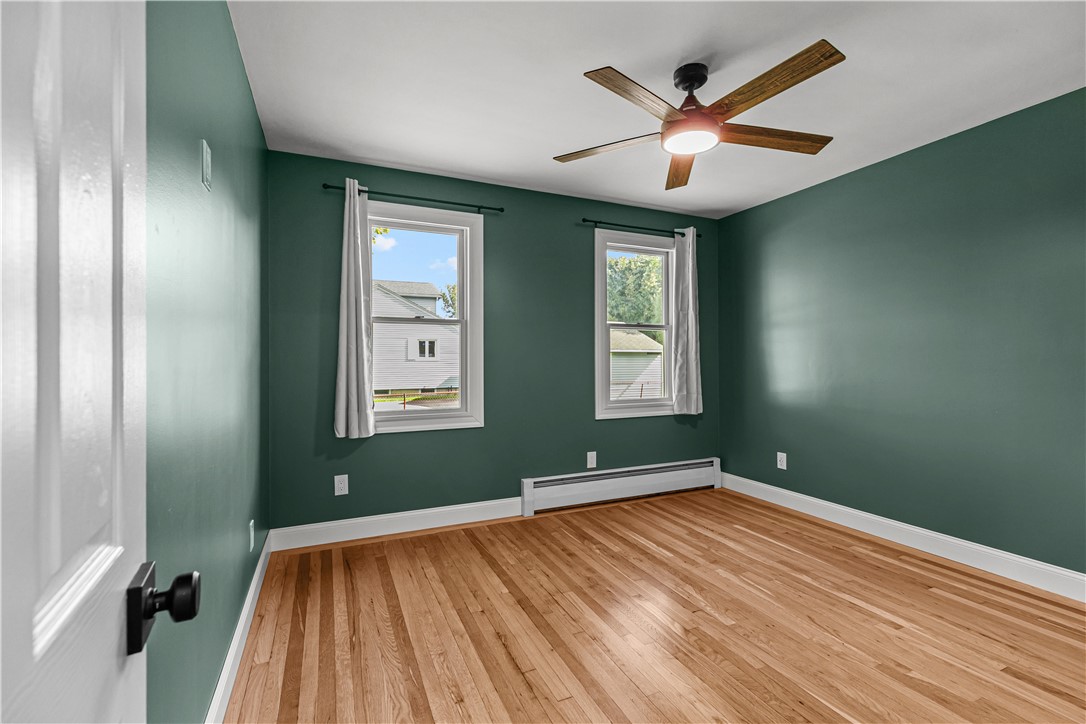 12 Phillips Avenue Middletown, RI 02842 - Photo 15 of 23