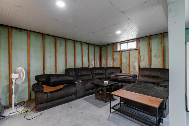 $3,000 | 12 Phillips Avenue, Middletown, RI 02842