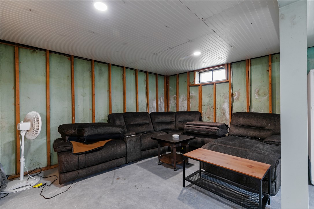 12 Phillips Avenue Middletown, RI 02842 - Photo 19 of 23