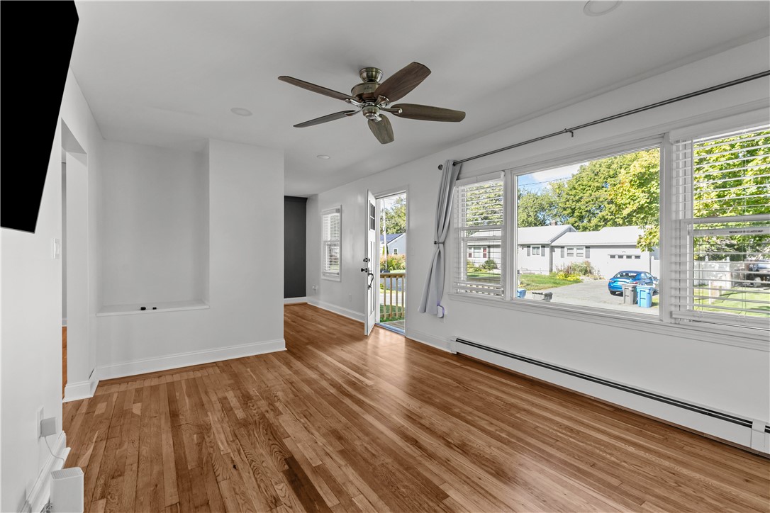 12 Phillips Avenue Middletown, RI 02842 - Photo 6 of 23