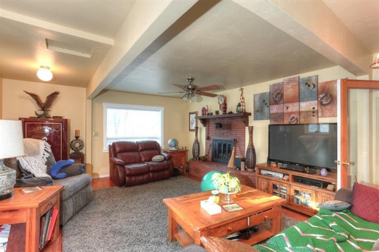 209 Crowson Road Ashland, OR 97520 - Photo 22 of 35 Gallery Image 22