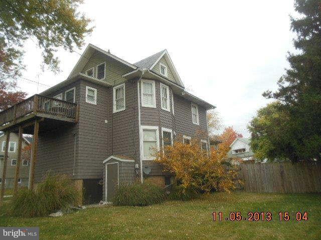 5232 Tramore Road Baltimore, MD 21214 - Photo 15 of 20 a front view of a house with garden