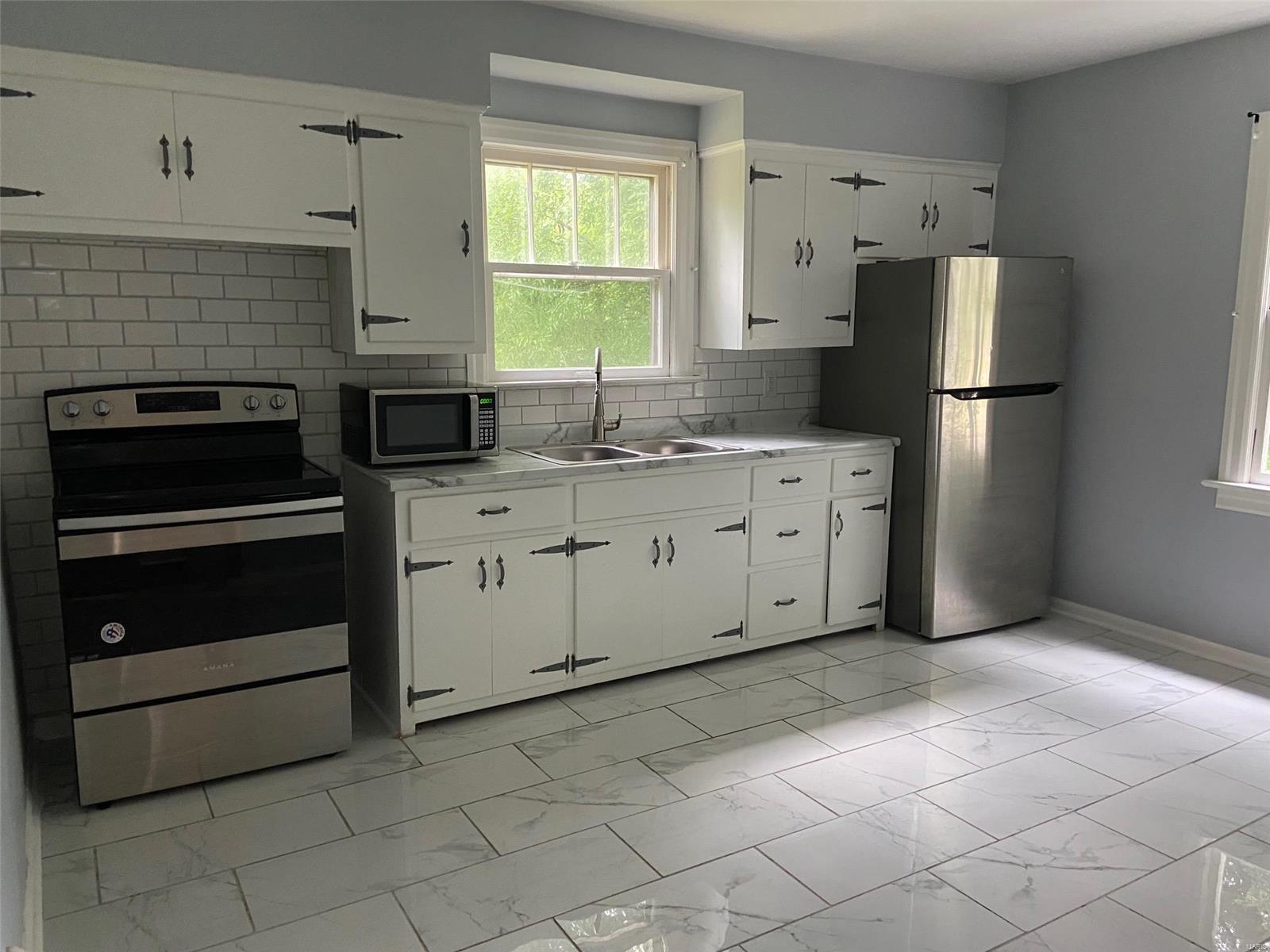 2304 Fairview Circle Belleville, IL 62226 - Photo 8 of 19