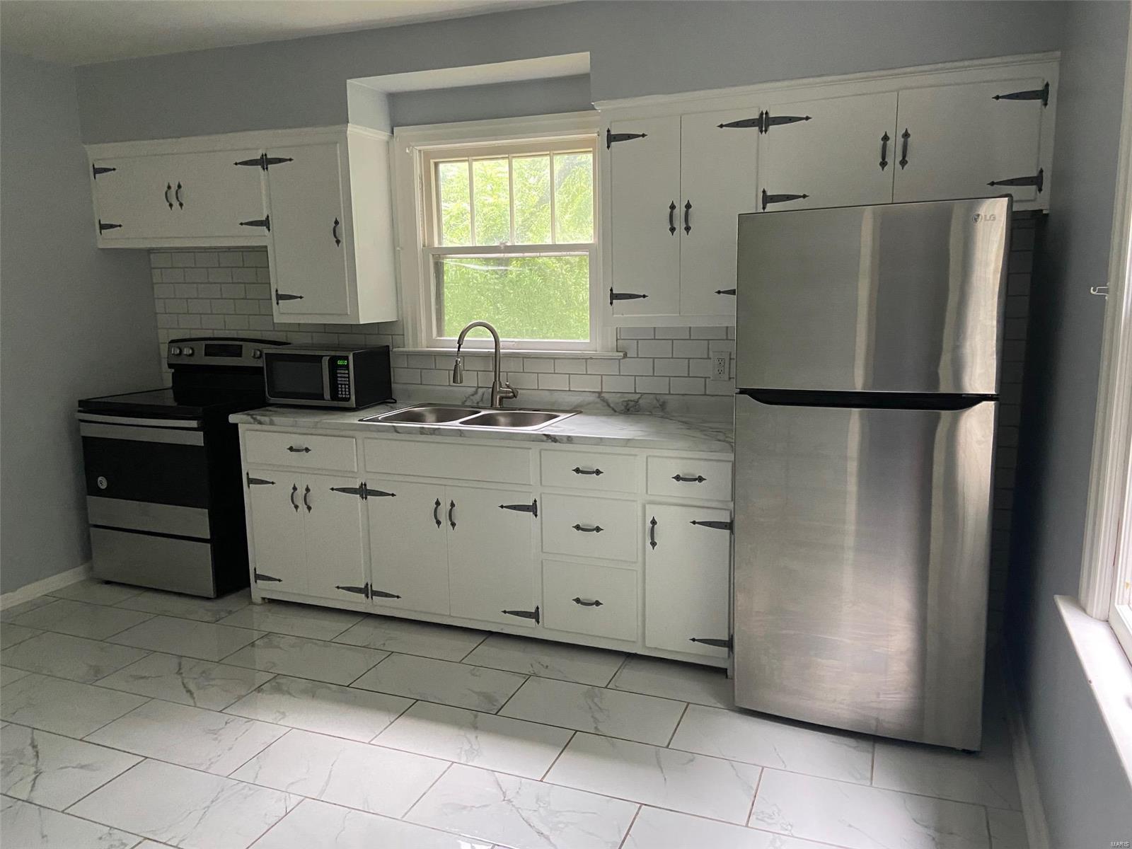 2304 Fairview Circle Belleville, IL 62226 - Photo 9 of 19