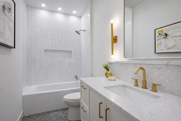 $965,000 | 2129 North Damen Avenue, Unit 2S, Chicago, IL 60647