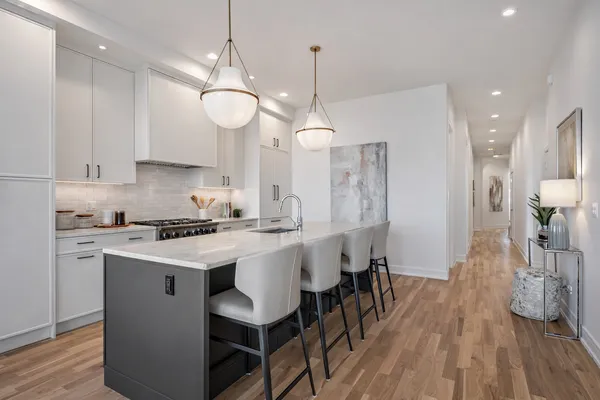 $965,000 | 2129 North Damen Avenue, Unit 2S, Chicago, IL 60647
