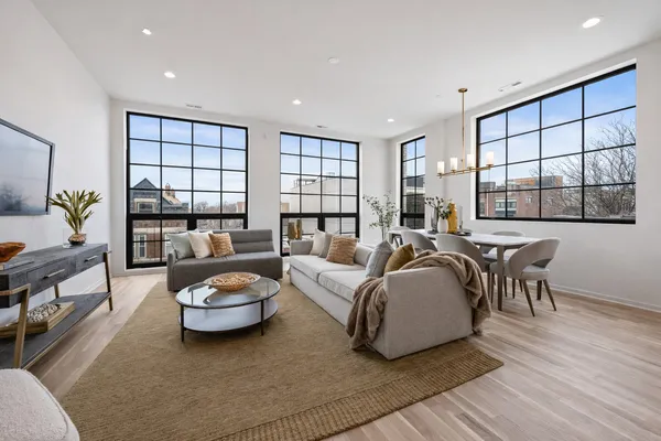 $965,000 | 2129 North Damen Avenue, Unit 2S, Chicago, IL 60647