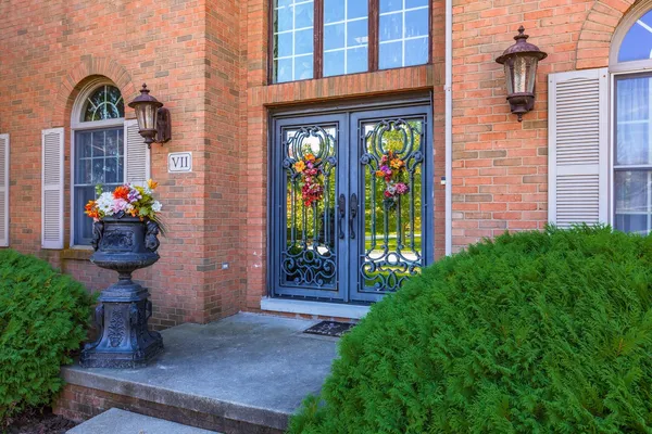 $948,800 | 7 Smokey Court, Bloomington, IL 61704