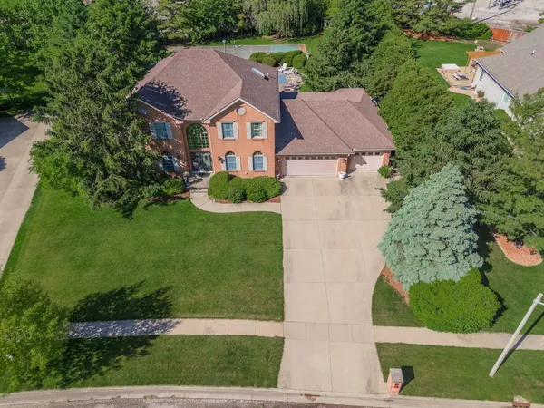 $948,800 | 7 Smokey Court, Bloomington, IL 61704