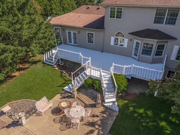 $948,800 | 7 Smokey Court, Bloomington, IL 61704