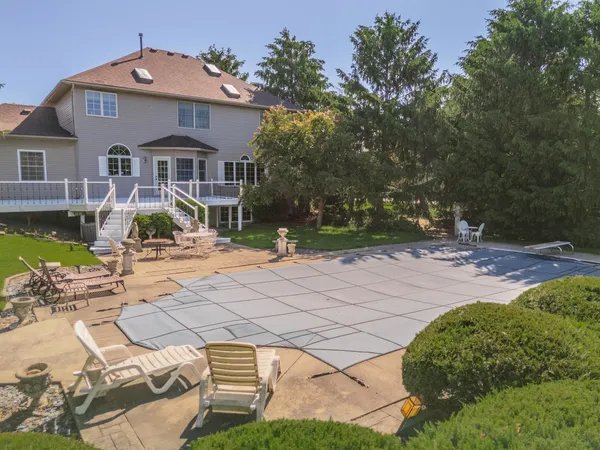 $948,800 | 7 Smokey Court, Bloomington, IL 61704