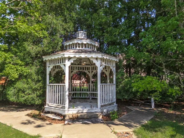 $948,800 | 7 Smokey Court, Bloomington, IL 61704