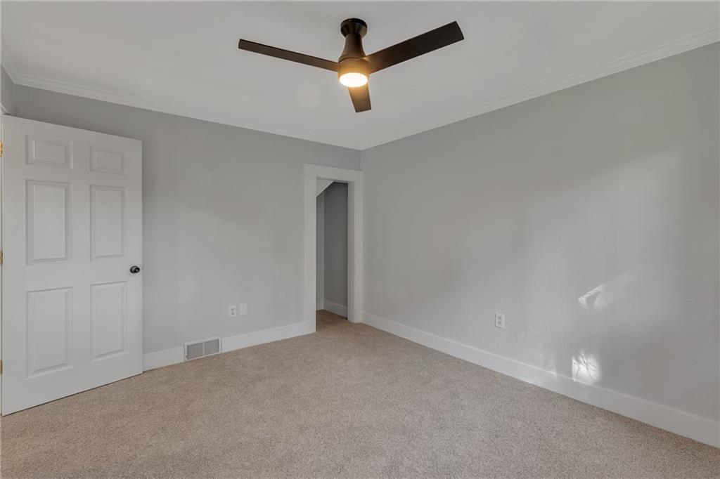 601 Center Avenue Pittsburgh, PA 15202 - Photo 14 of 48 wooden floor in an empty room