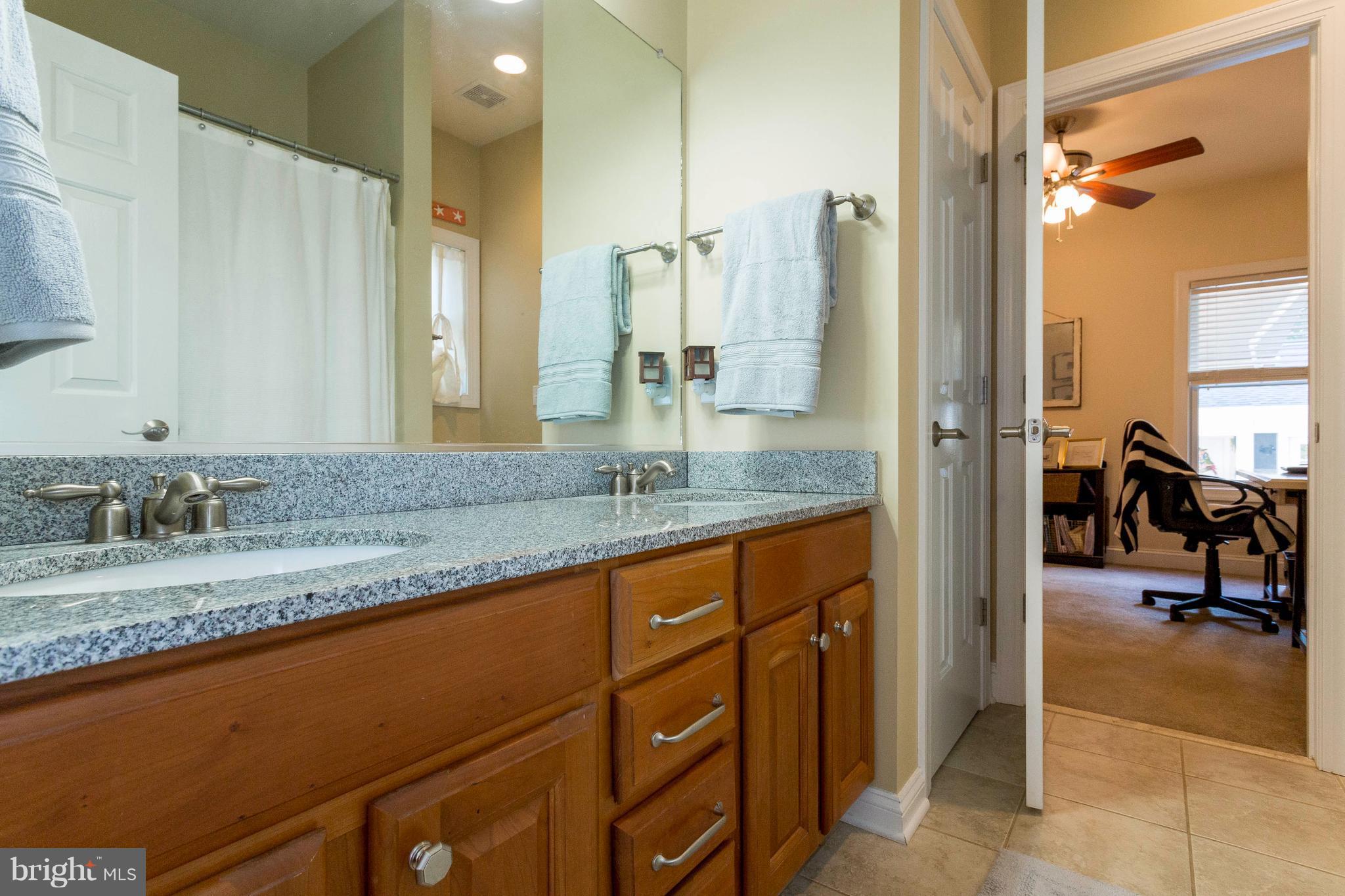 472 McCarty Road Fredericksburg, VA 22405 - Photo 18 of 30 Jack n Jill bath between bedrooms - granite