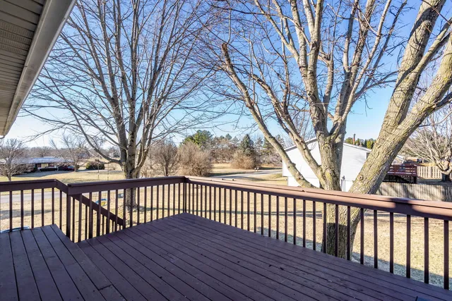 $205,000 | 903 17th Street, Viola, IL 61486