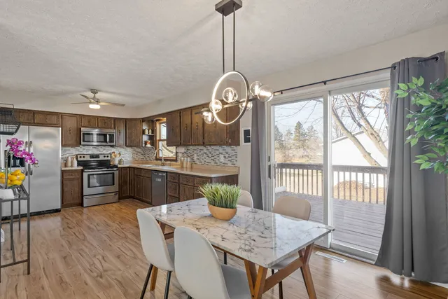 $205,000 | 903 17th Street, Viola, IL 61486