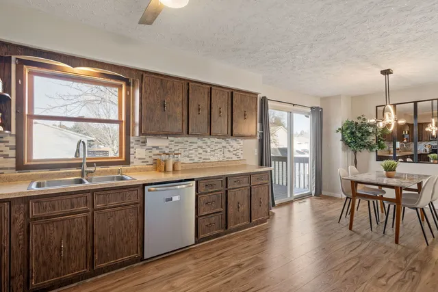 $205,000 | 903 17th Street, Viola, IL 61486