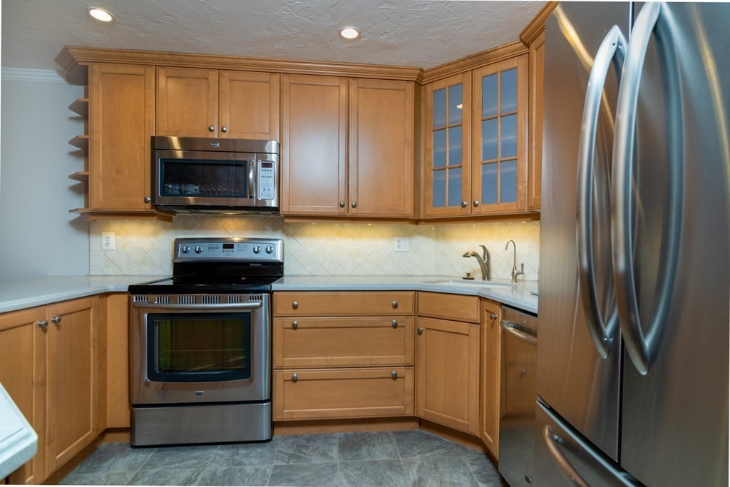 923 Ridgefield Circle, Unit C Clinton, MA 01510 - Photo 6 of 21 Gallery Image 6