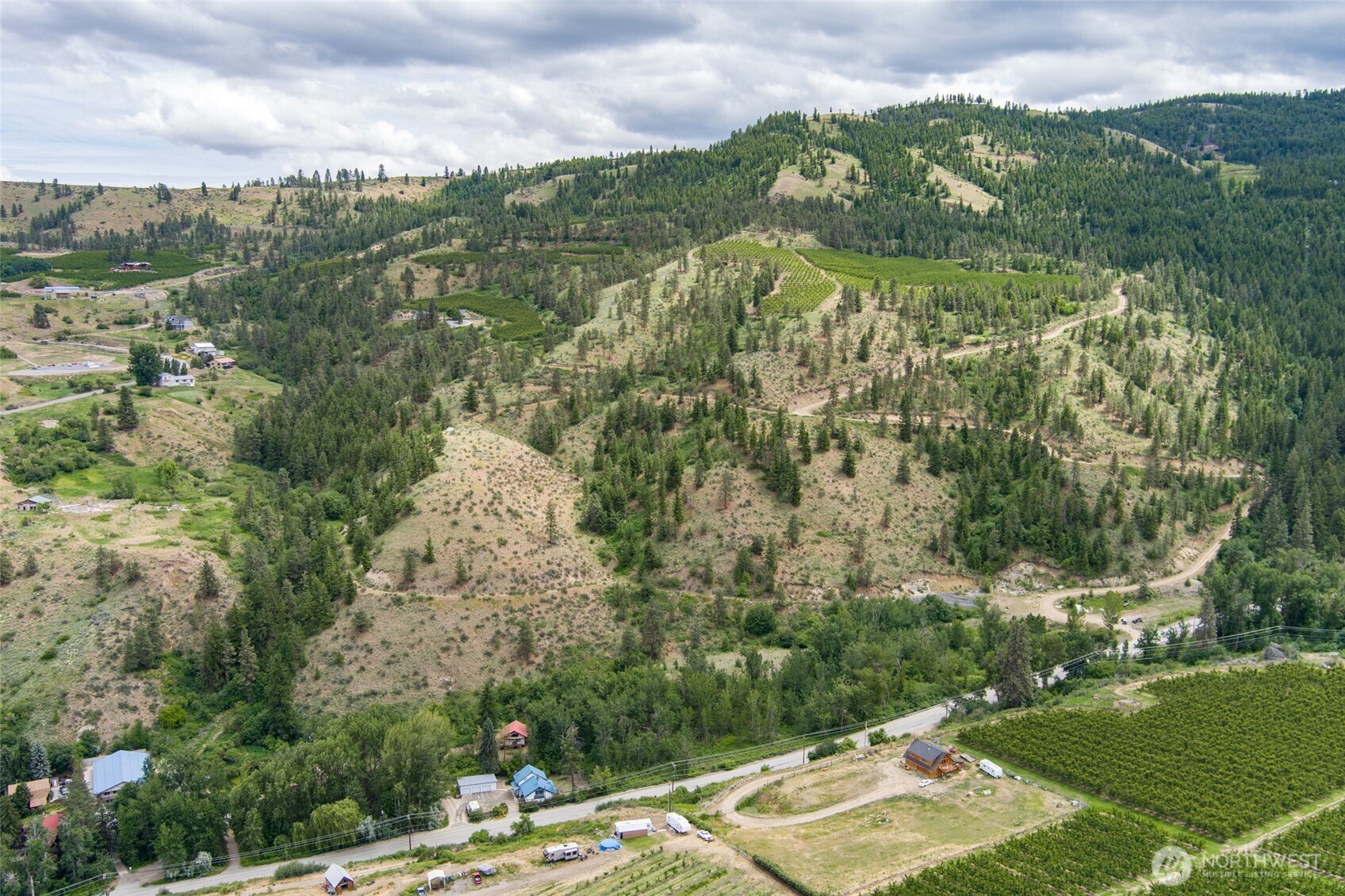 35 Watchman Lane Wenatchee, WA 98801 - Photo 4 of 36 a view of a city