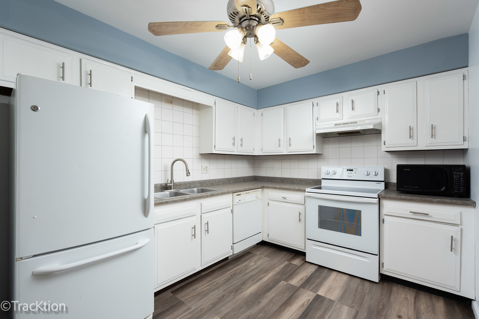 159 West Elk Trail, Unit 359 Carol Stream, IL 60188 - Photo 2 of 10
