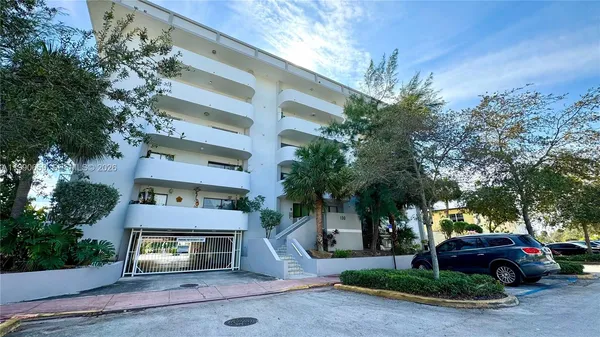 $2,500 | 130 South Shore Drive, Unit 4B, Miami Beach, FL 33141
