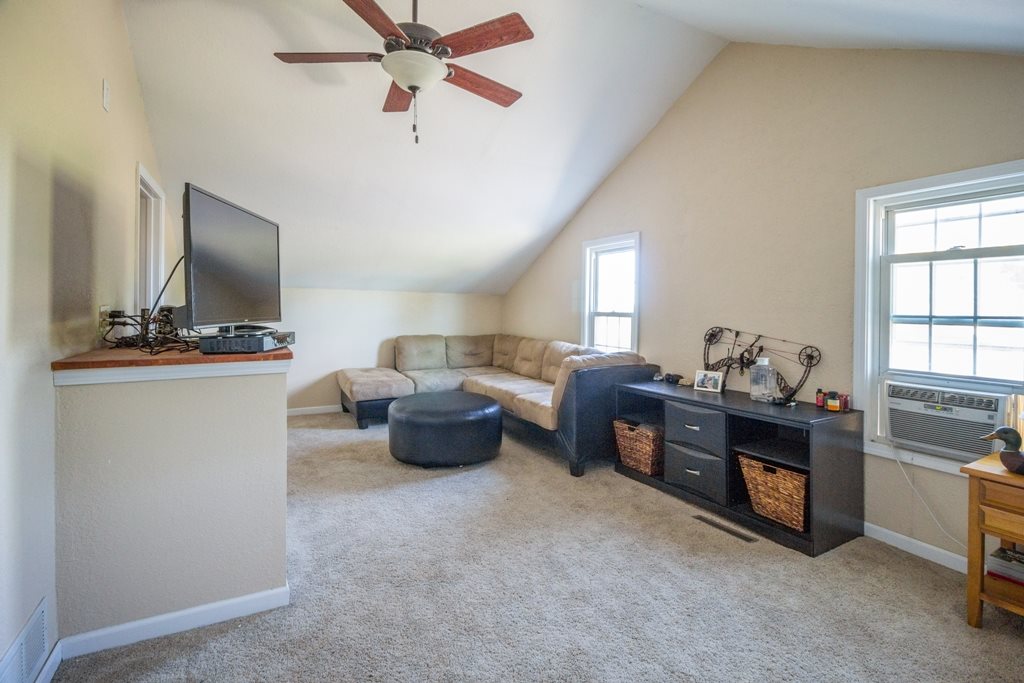 5016 Paulson Road Caledonia, IL 61011 - Photo 15 of 25 Gallery Image 15