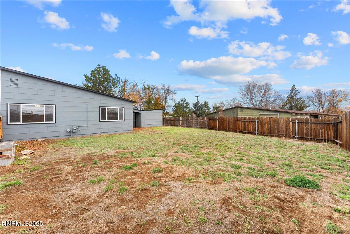 11642 Green Mountain Street Reno, NV 89506 - Photo 18 of 20 a swimming pool with an outdoor space