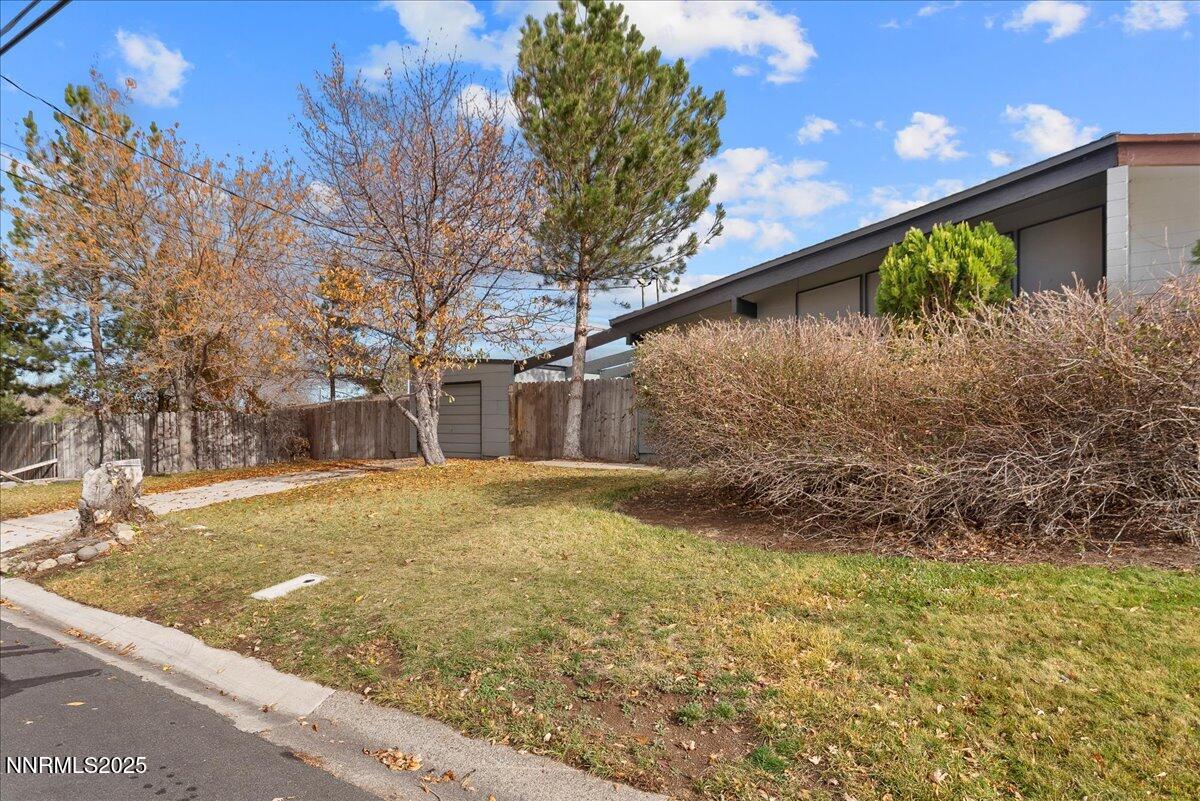 11642 Green Mountain Street Reno, NV 89506 - Photo 3 of 20 a view of back yard of the house