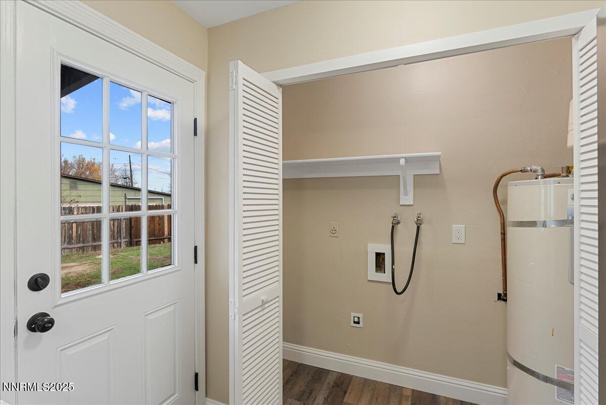11642 Green Mountain Street Reno, NV 89506 - Photo 10 of 20 a bathroom with a shower