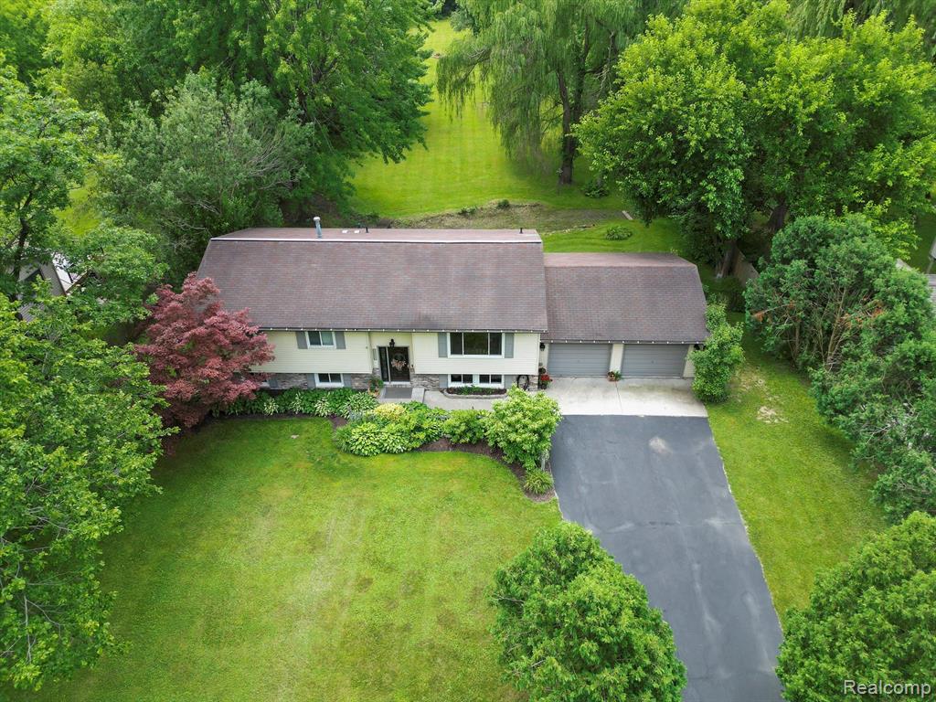 1325 Ruby Avenue Rochester Hills, MI 48309 - Photo 3 of 34