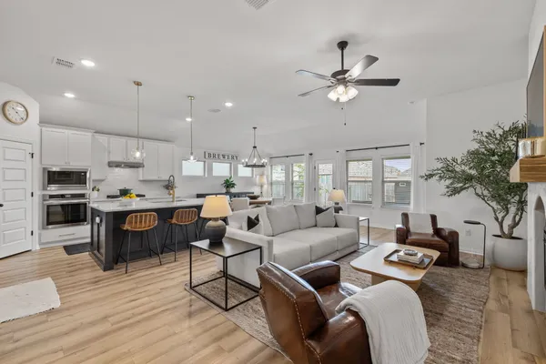 $449,990 | 330 Bay Breeze Drive, Kyle, TX 78640