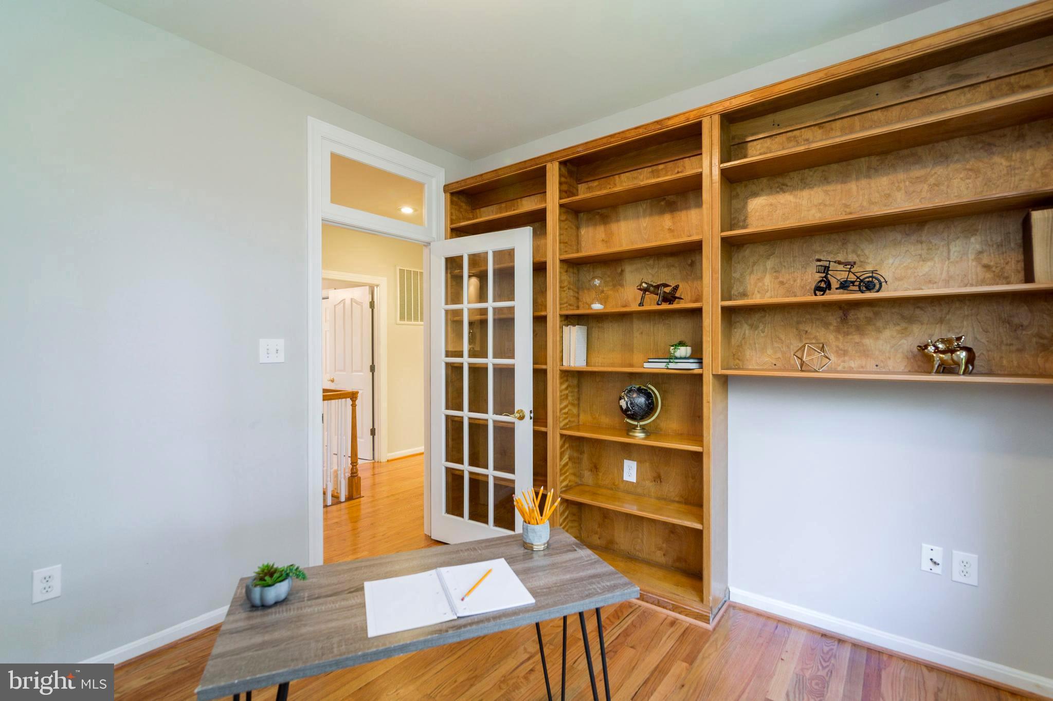 8 Keswick Road Stafford, VA 22556 - Photo 17 of 35 Private office space with built-in shelving