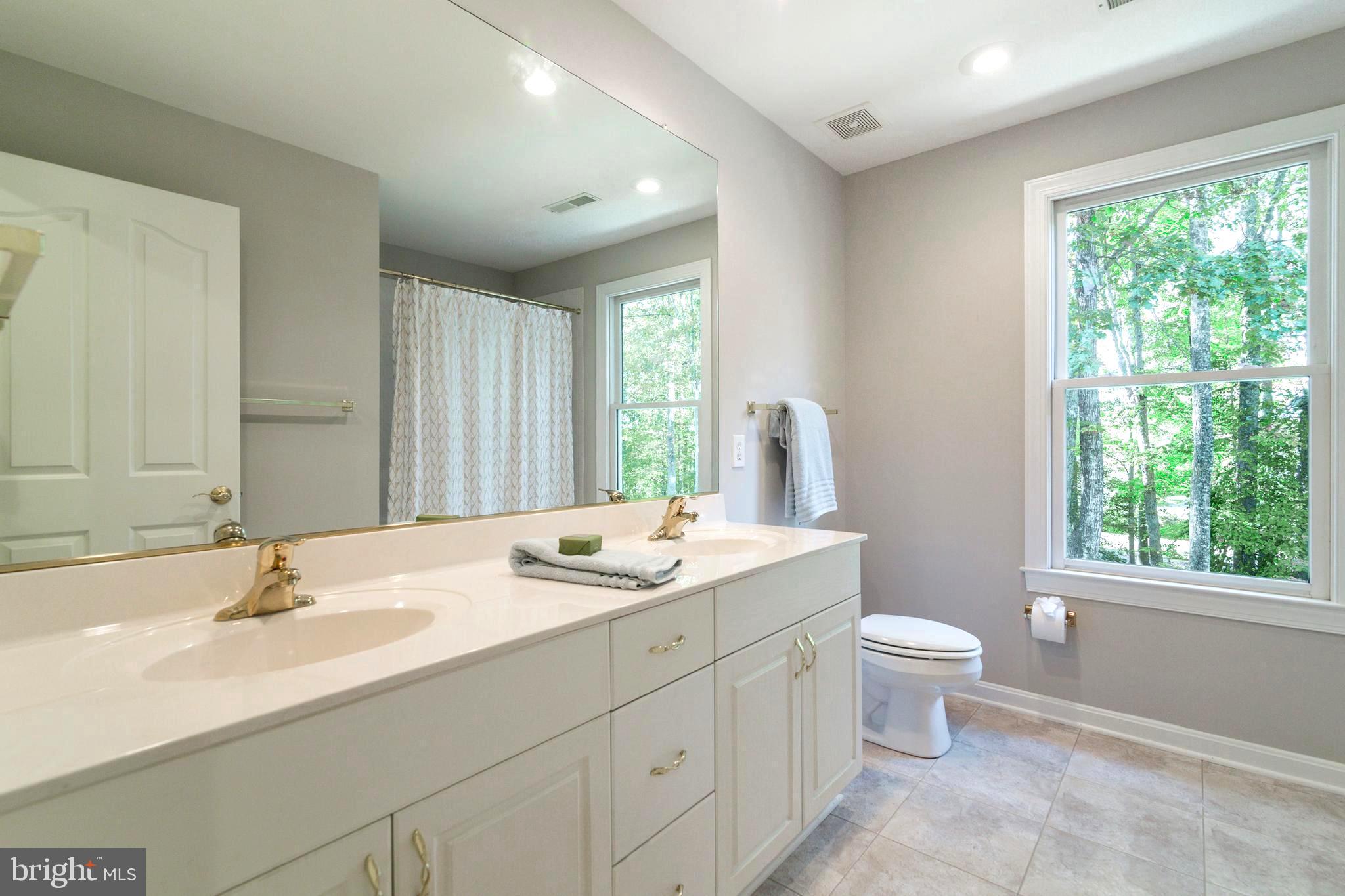 8 Keswick Road Stafford, VA 22556 - Photo 31 of 35 upper Level bath with dual sinks