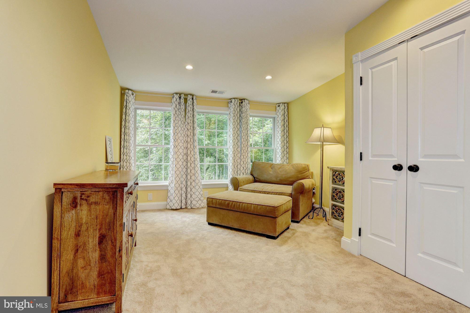 12235 Frederick Road Ellicott City, MD 21042 - Photo 23 of 30 Sitting Area