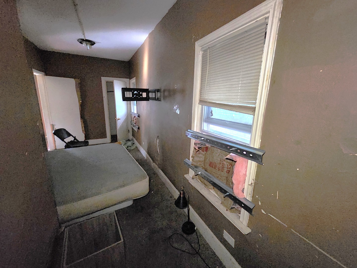 10623 South Perry Avenue Chicago, IL 60628 - Photo 8 of 14 a room with gym equipment