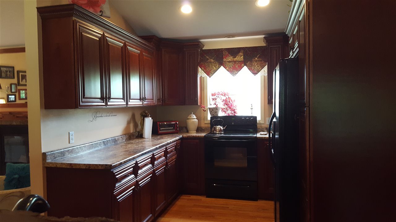 9272 West Stanley Road Flushing, MI 48433 - Photo 6 of 34 31382670-5.JPG