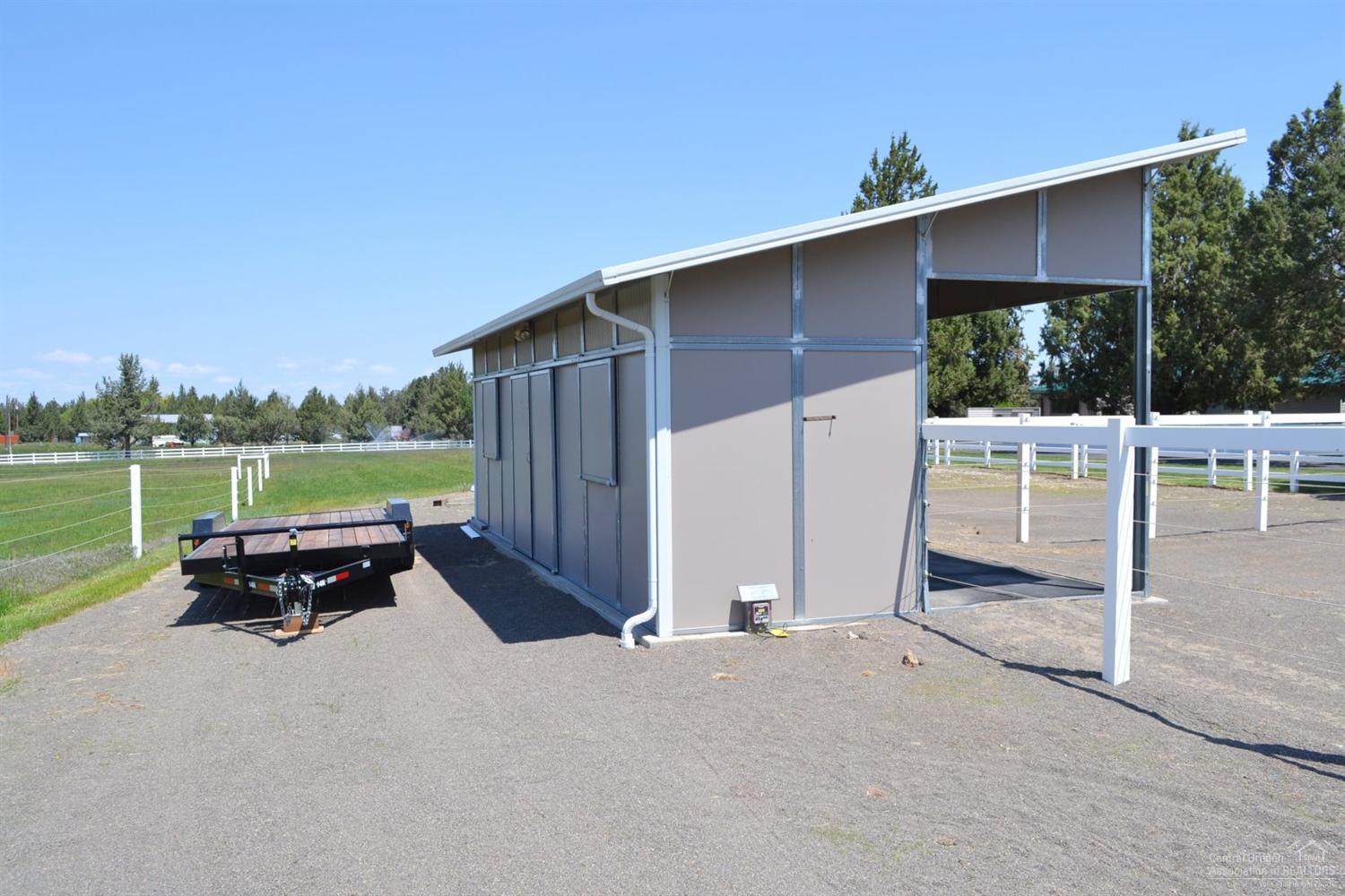 22075 Erickson Road Bend, OR 97701 - Photo 4 of 18 Gallery Image 4