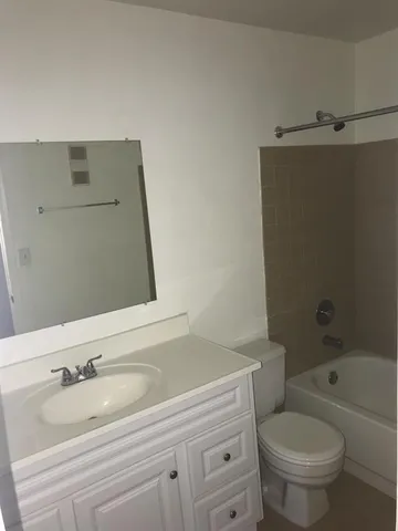 $2,300 | 819 Northeast 199th Street, Unit 205, Miami, FL 33179