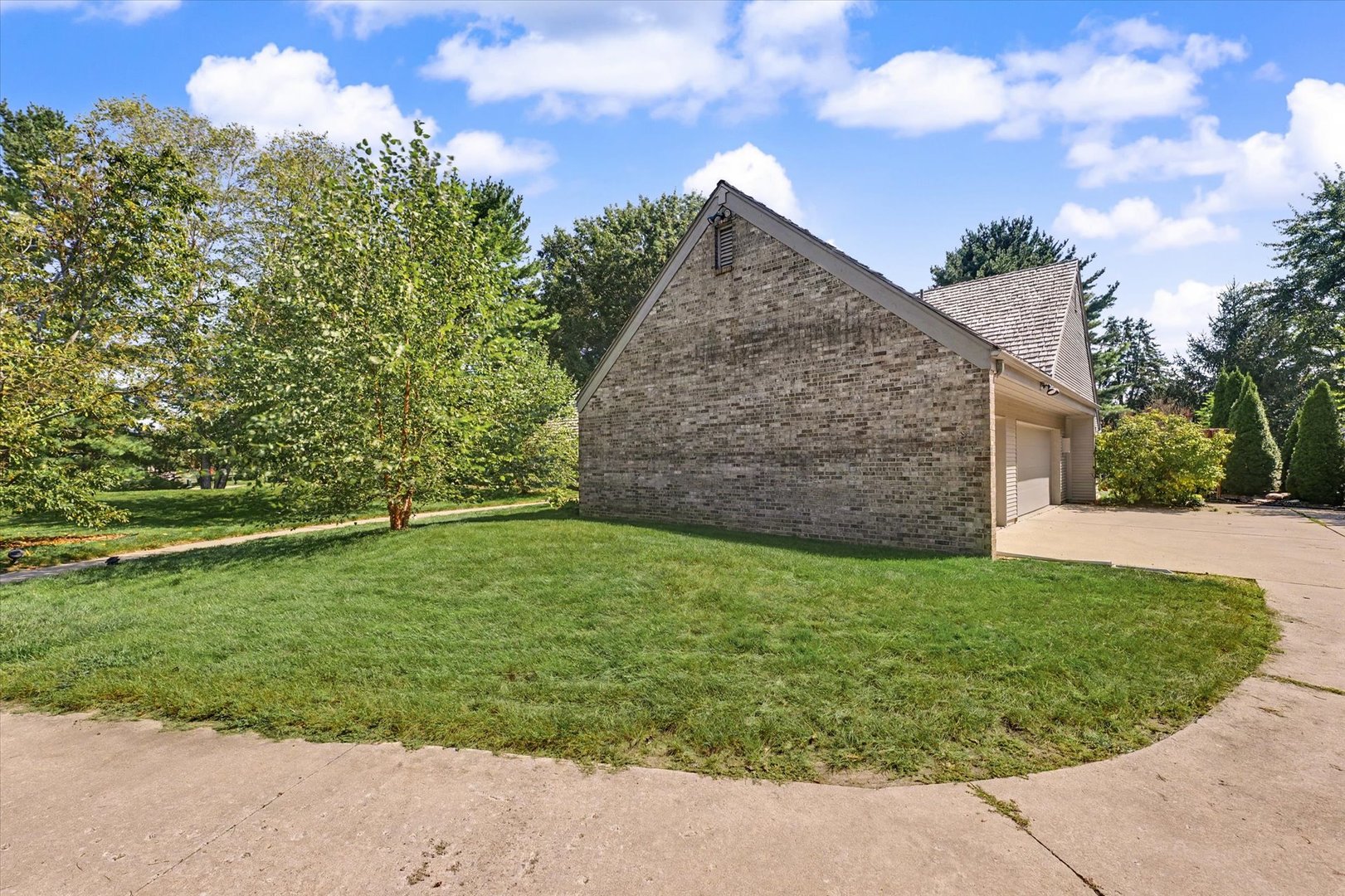 2007 Trout Valley Road Champaign, IL 61822 - Photo 53 of 69 Gallery Image 53