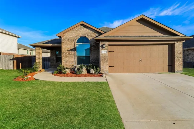 $1,945 | 522 Cantebury Park Lane, Ponder, TX 76259