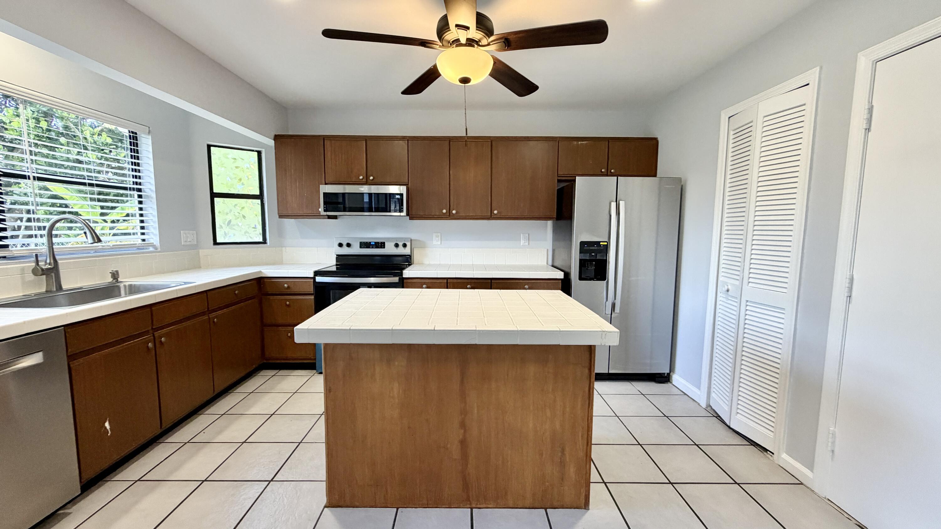 6048 Garrett Street Jupiter, FL 33458 - Photo 11 of 101 IMG_8837