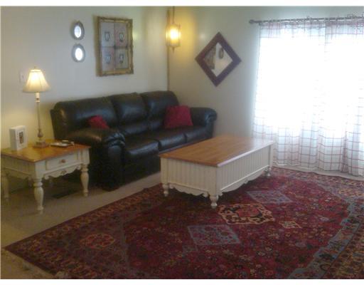 506 Amy Lane Rochester, PA 15074 - Photo 2 of 18 Living Room.