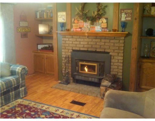 506 Amy Lane Rochester, PA 15074 - Photo 7 of 18 Family Room.