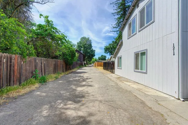 $1,049,000 | 121 1st Street, Woodland, CA 95695