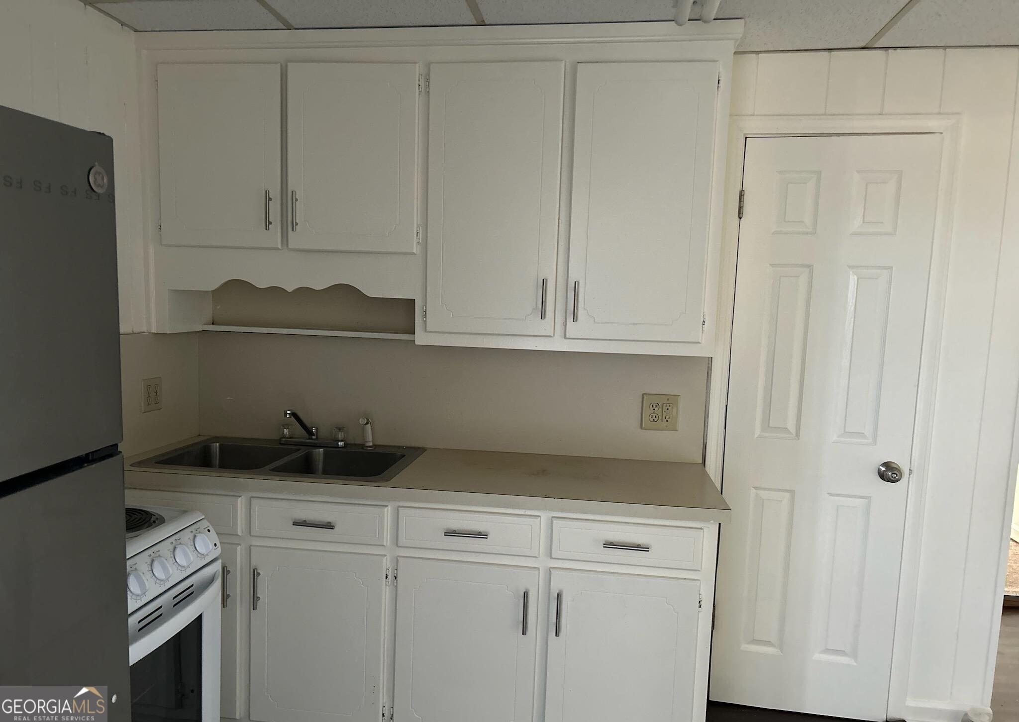 1529 South 1529 S Main Street, Unit 3 Jasper, GA 30143 - Photo 10 of 14 a kitchen with white cabinets
