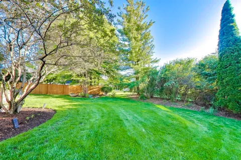 $749,900 | 845 Saugatuck Trail, Vernon Hills, IL 60061