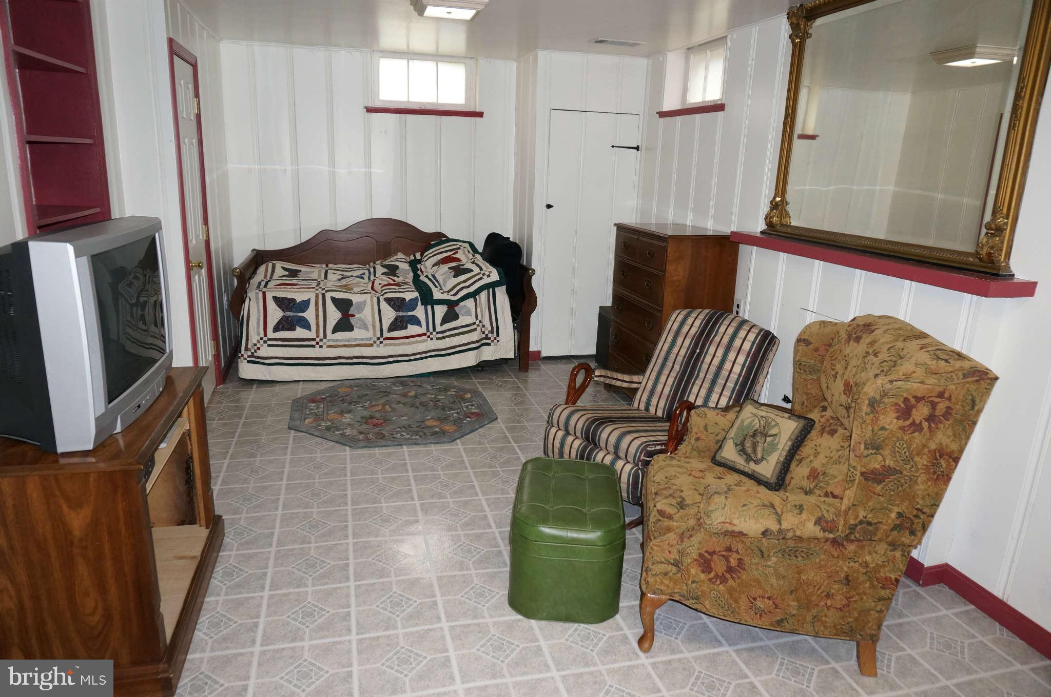 222 Mt De Sales Road Baltimore, MD 21229 - Photo 18 of 19 Clubroom with Walk-Up