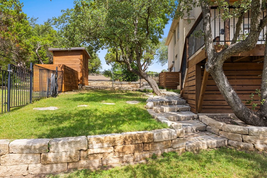 17133 Majestic Ridge Road Austin, TX 78738 - Photo 32 of 40